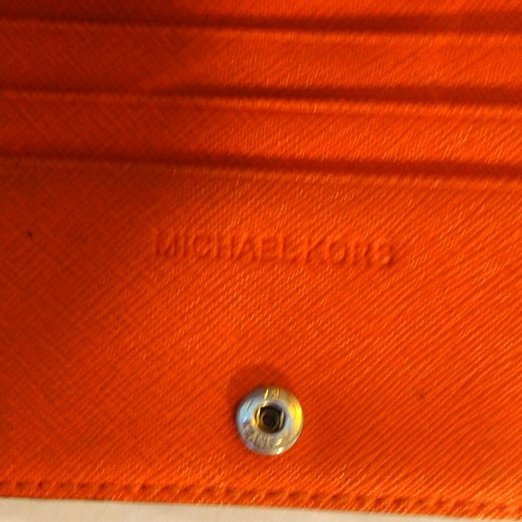 GUC. Michael kors small wallet. - Picture 7 of 7